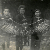 Dans les années 40, Gaston Bousquet, le parrain d'Urbain Roques, a tué un aigle gigantesque et l'ont empaillé.
Il a été ressorti en 2014 par Ghislain Hick.