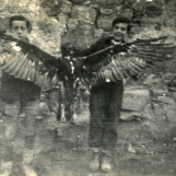 Dans les années 40, Gaston Bousquet, le parrain d'Urbain Roques, a tué un aigle gigantesque et l'ont empaillé.
Il a été ressorti en 2014 par Ghislain Hick.